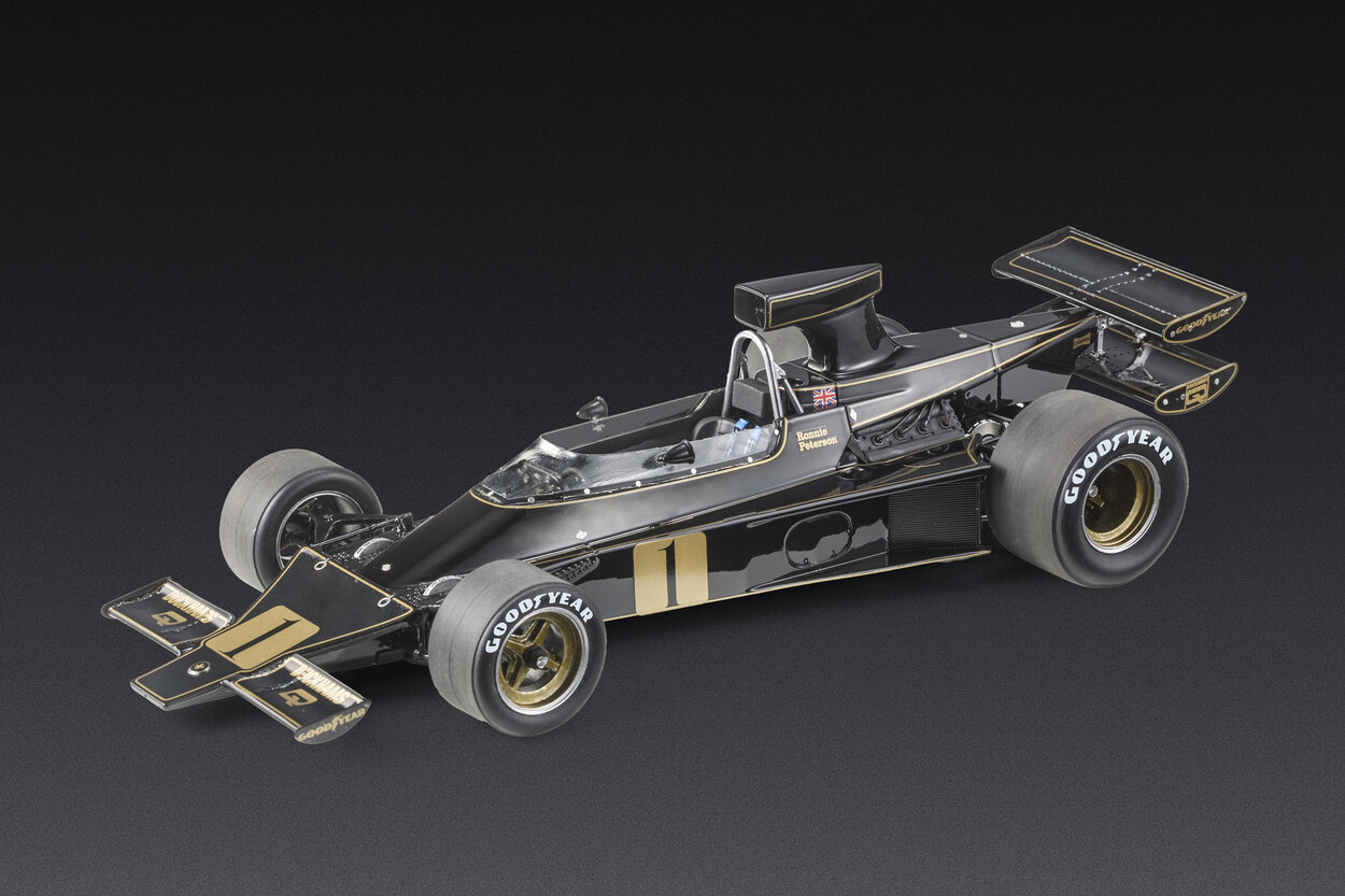 Lotus 76 Image 2