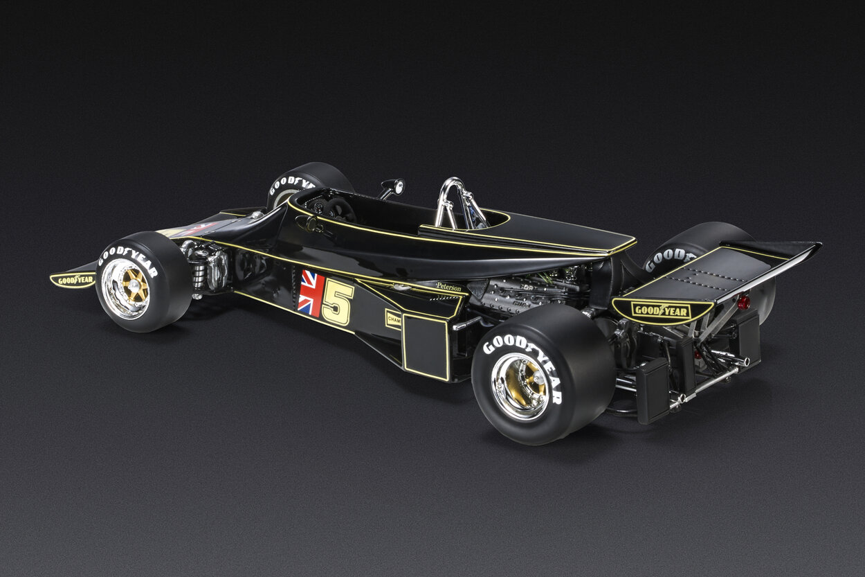 Lotus 77 Image 3