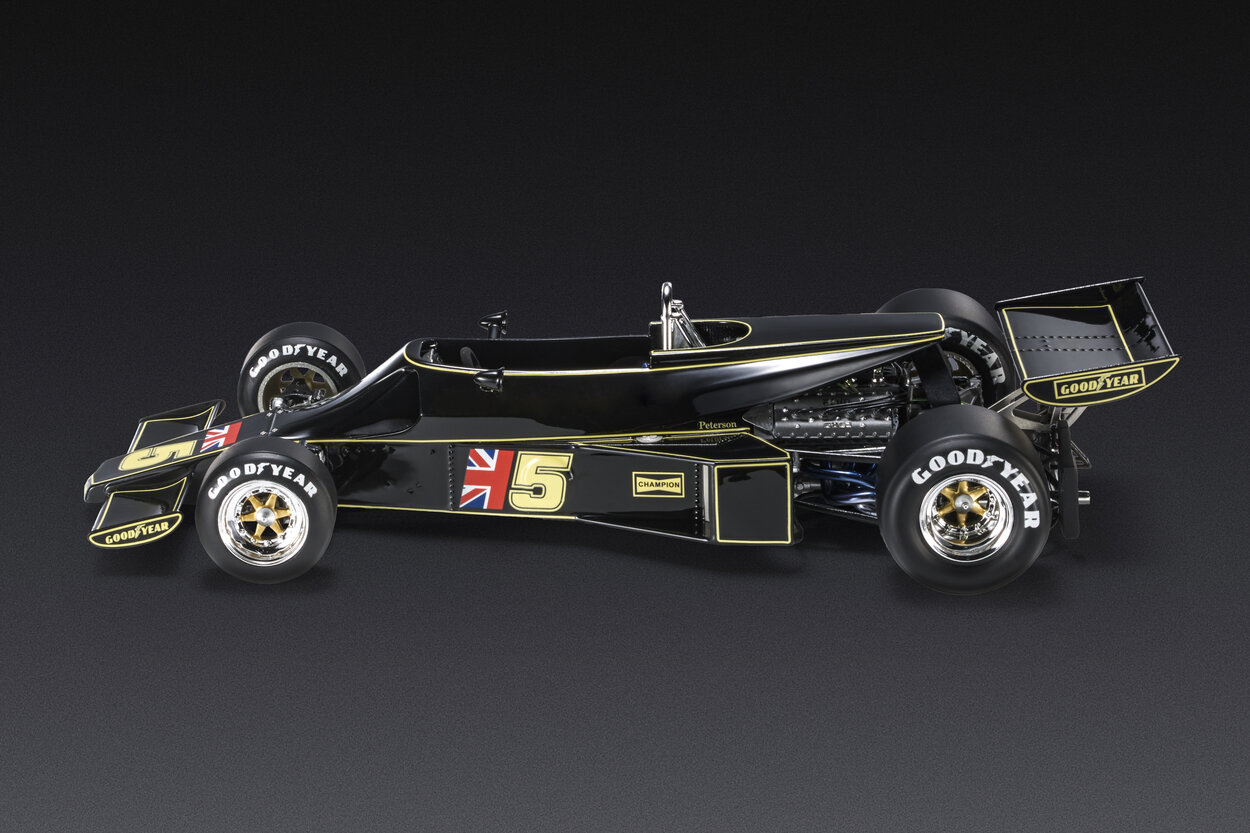 Lotus 77 Image 1