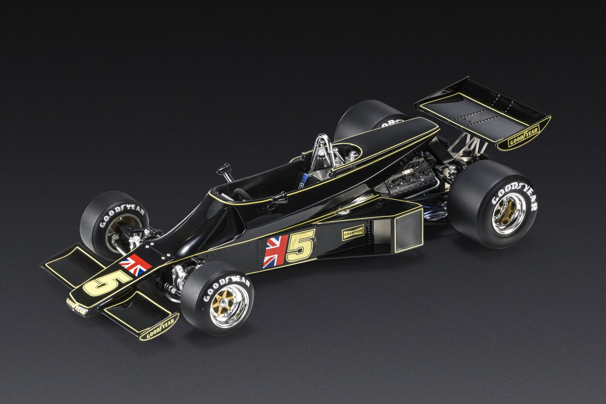 Lotus 77 Image 2